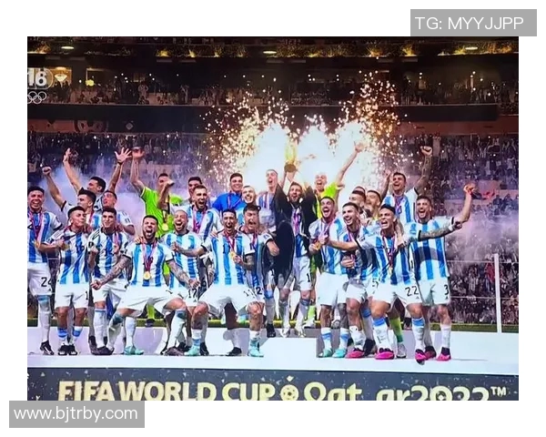 绝杀足球星卡见证绿茵荣耀热血对决点燃球迷激情梦想